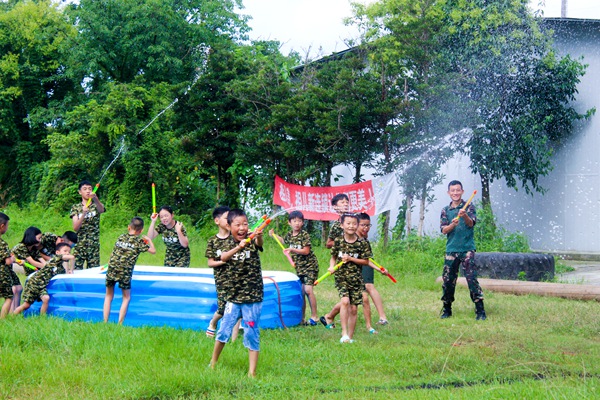 江北夏令營玩水戰活動