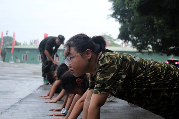 九龍坡夏令營：紀律訓練